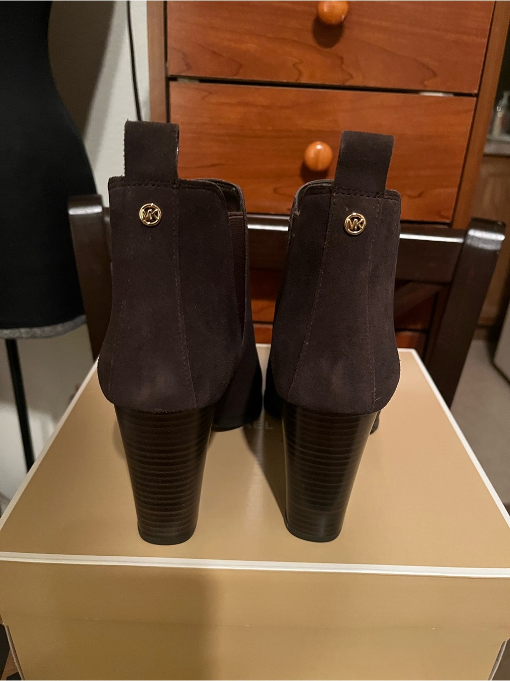 Michael Kors Evaline Suede Bootie in Chocolate New in Box - Picture 5 of 7